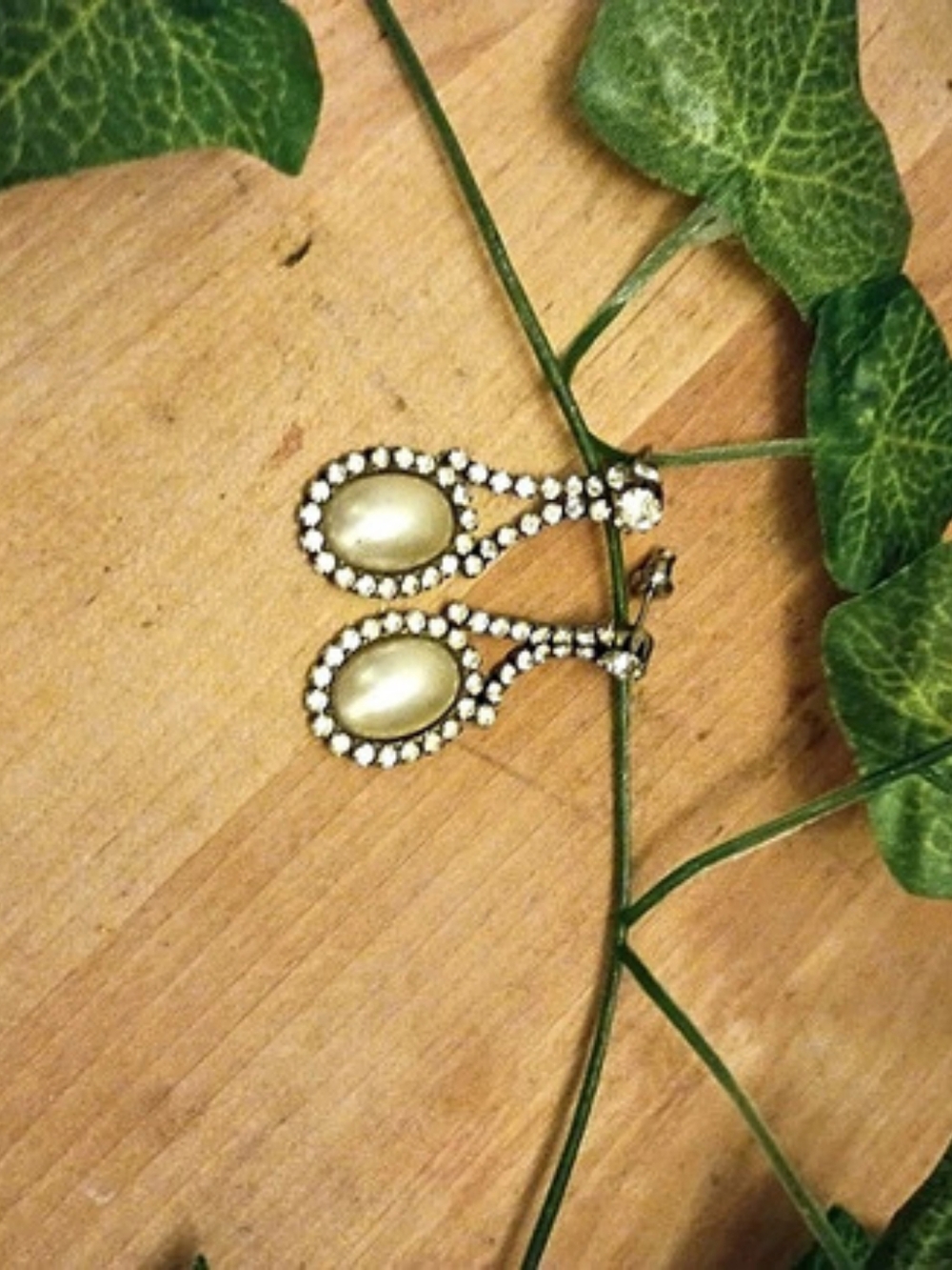 Pearl Drop Earrings Gold & White